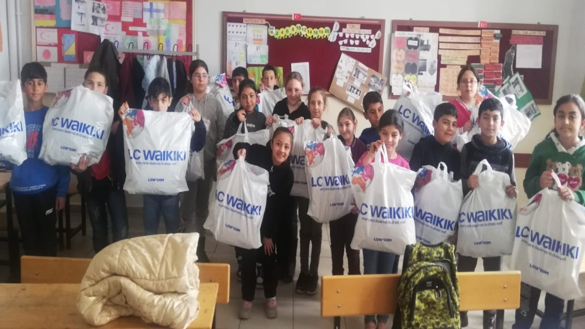 Okulumuz Öğrencilerine LCW Tarafından Kıyafet Yardımları Gelmiştir
